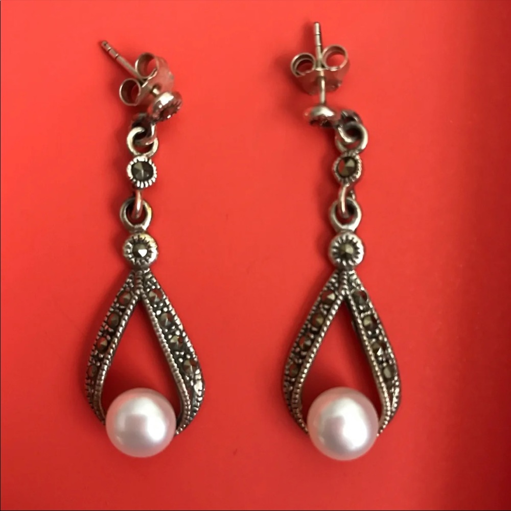 Dangling Vintage Pearl Earrings